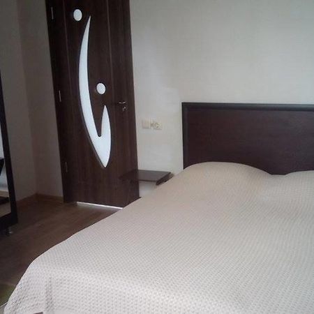 Guest House Batoemi Buitenkant foto