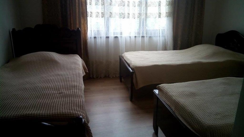 Guest House Batoemi Buitenkant foto