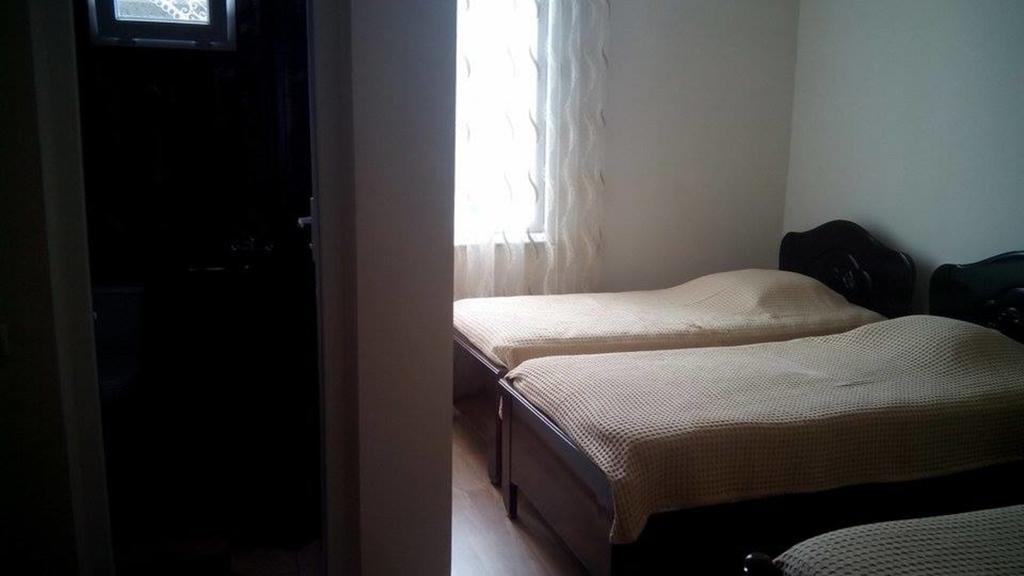 Guest House Batoemi Buitenkant foto